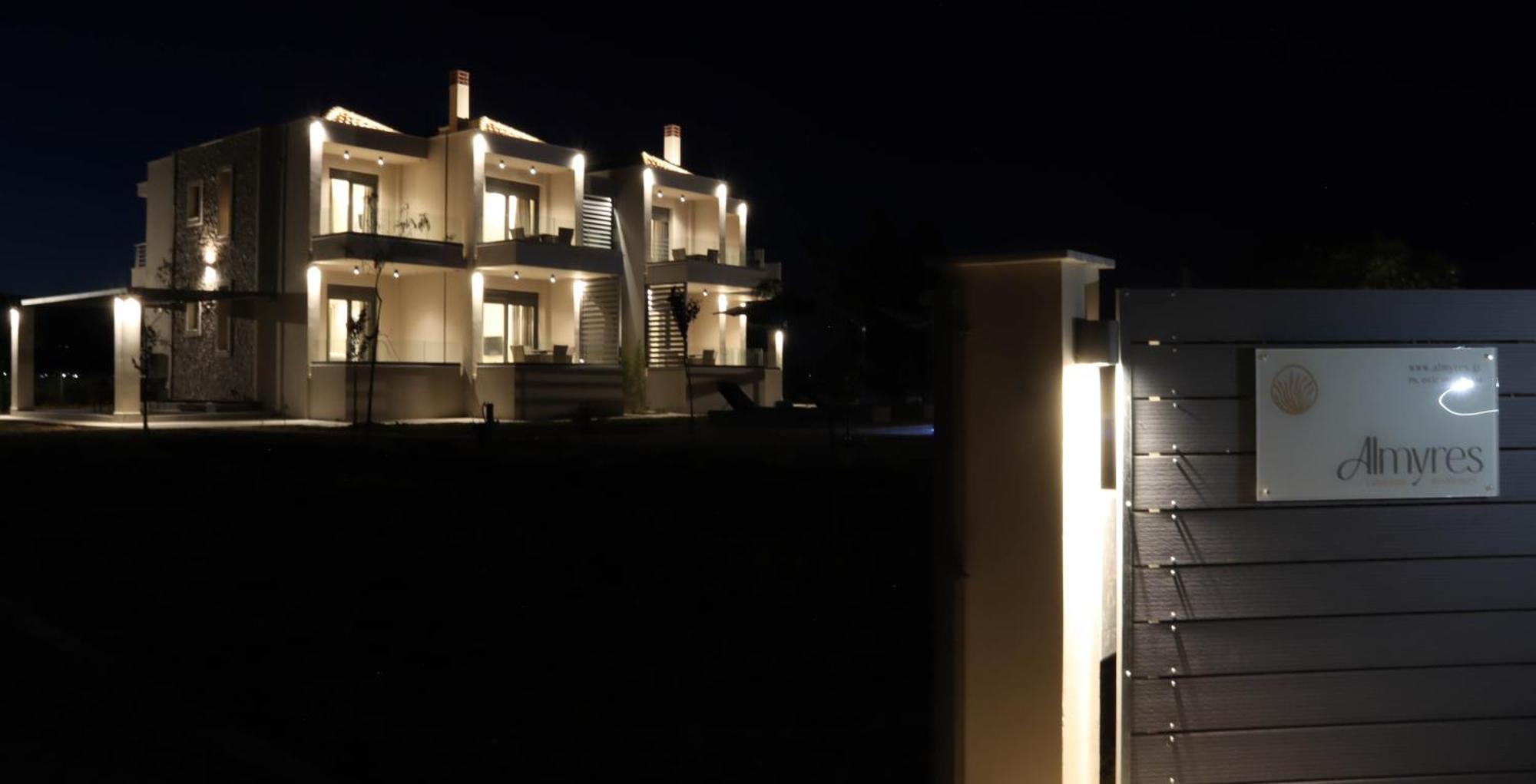 Almyres Luxurious Residences Míloi Esterno foto
