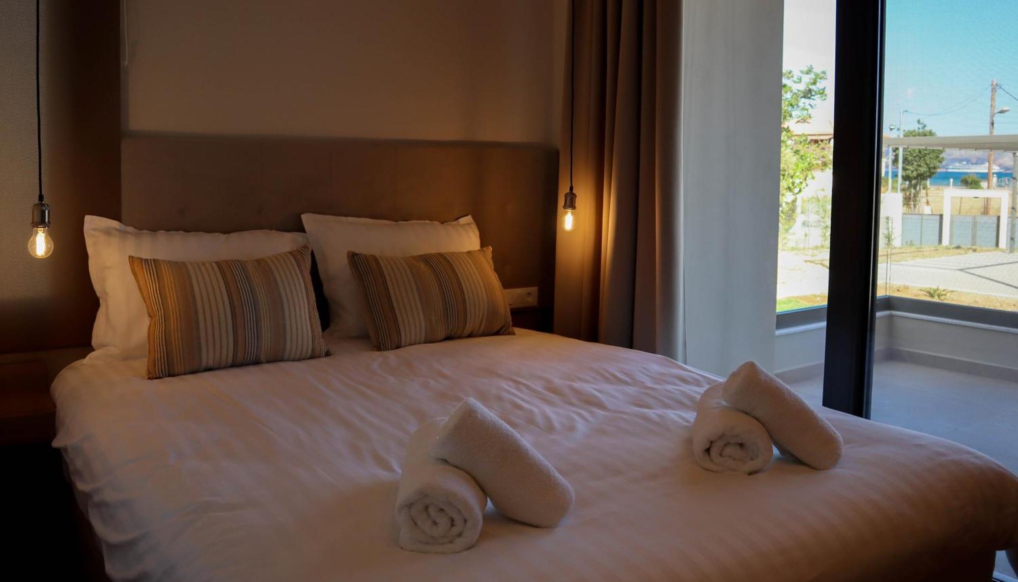 Almyres Luxurious Residences Míloi Esterno foto