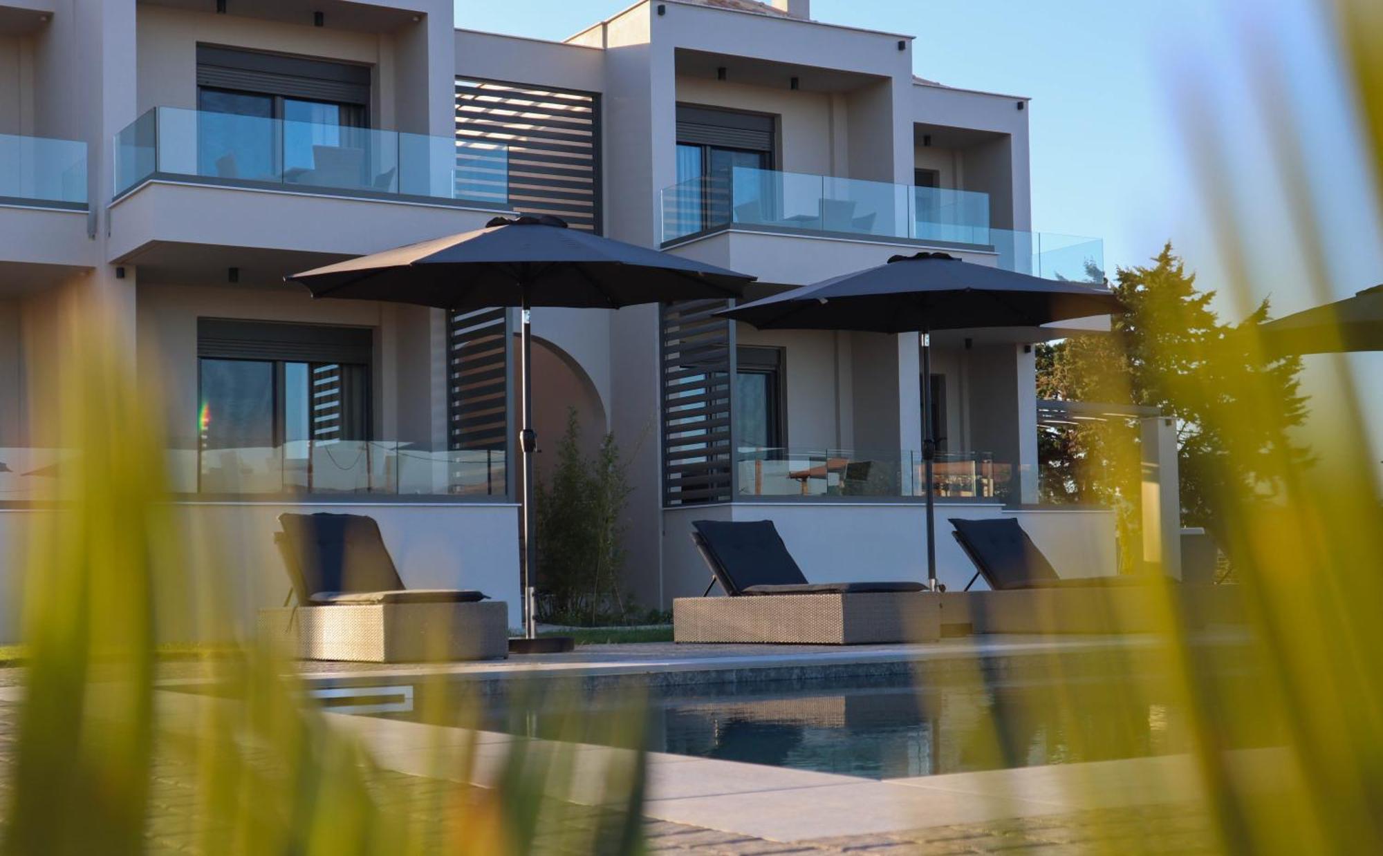Almyres Luxurious Residences Míloi Esterno foto